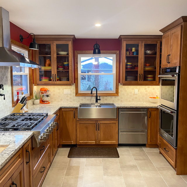traditional kitchen in Welland Kitchen Portfolio Canaan