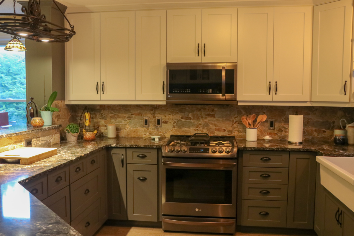 Classic Kitchen - Kitchen - Portfolio - Canaan Cabinetry in Niagara