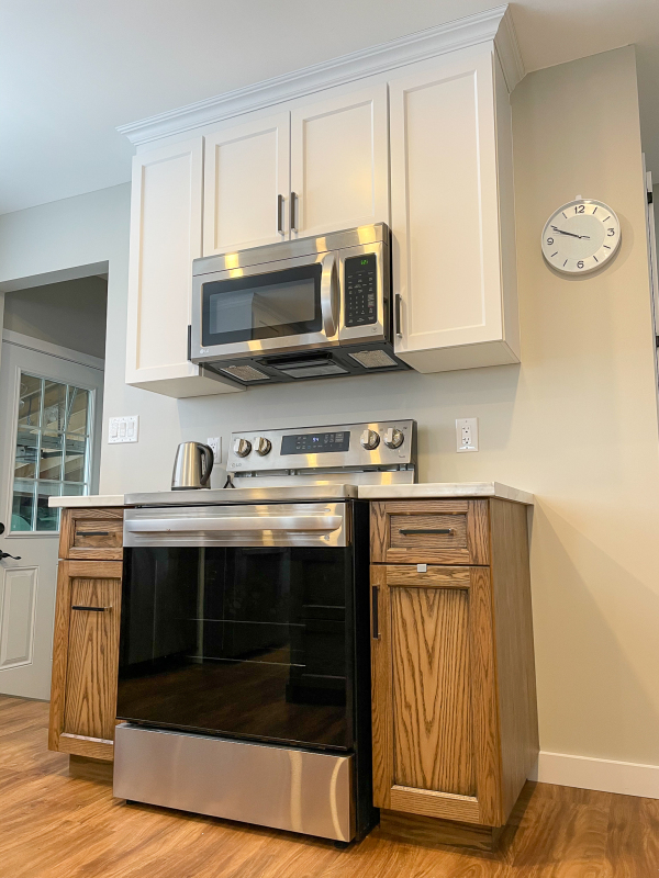 modern-farmhouse-kitchen-in-fort-erie-12